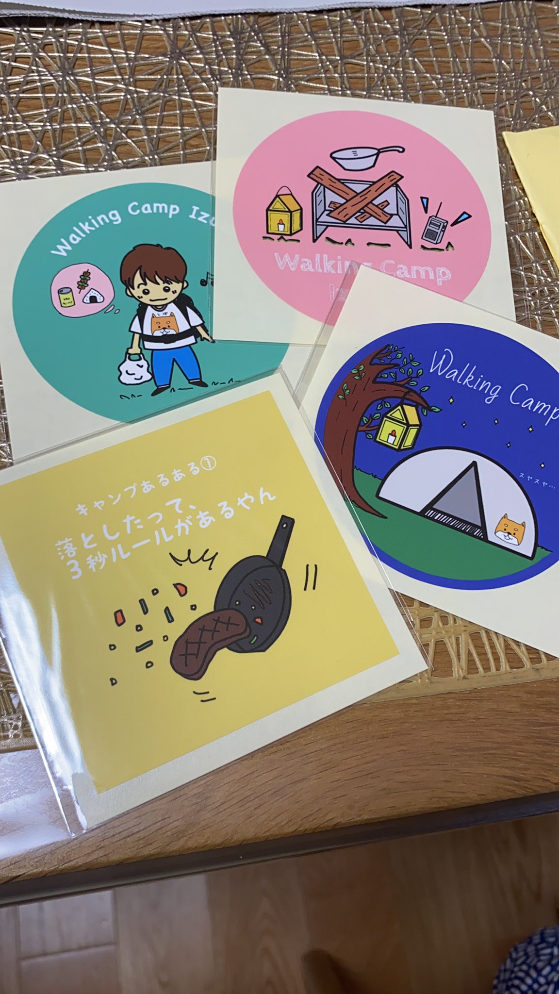 みみあな わーい 大好きなyoutuberの徒歩キャンパーいずみさんのステッカーがぁっっ おまけのステッカーもぉぉぉ 徒歩ではないけど 冬までに一度 キャンプしてぇよぅ 徒歩キャンプいずみ ステッカーかわゆい どこ貼ろう T Co