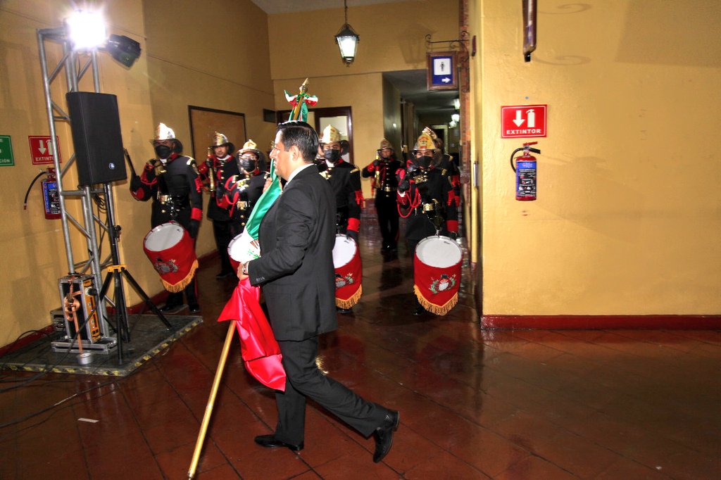 AlcaldiaMHmx's tweet photo. ¡Viva la cuarta Transformación de Mexico!
¡Vivan los 500 años de resistencia! 
¡Viva el heroico pueblo de México!
¡Viva la Alcaldía Miguel Hidalgo! 
¡Vivan los héroes anónimos del Covid! 
¡Viva México! 🇲🇽
¡Viva México! 🇲🇽
¡Viva México! 🇲🇽

#MHelCorazónDeLaCapital https://t.co/FOG5DeTvXF