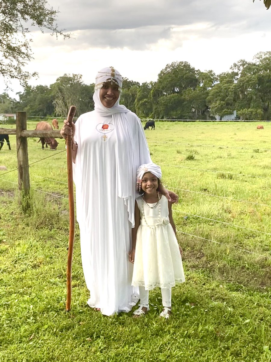 AlliYah &amp; I had such a great time with the cuzzos today got to see the cows, donkey, and see the children play, dance, etc etc lol Life is Good! Happy Nu Year! 13Love