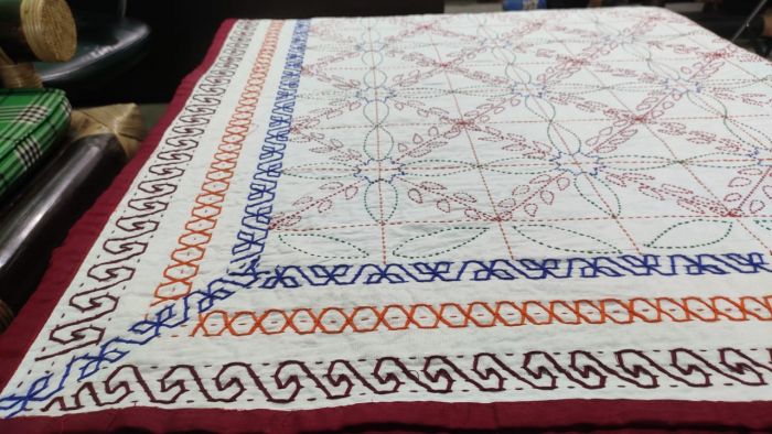 || Handmade Cotton Quilt (Kheta) With Kantha Work by Rural Women ||
Length (Inch)- 90
Width (Inch)- 66
Weight (Kgs)- 2.0
Material- Cotton

Get it here: artsofindia.in/indian-crafts-…

#kantha #cotton #quilt #embroidery #kanthaembroidery #handwovenfabric #artistsofindia #artsofindia