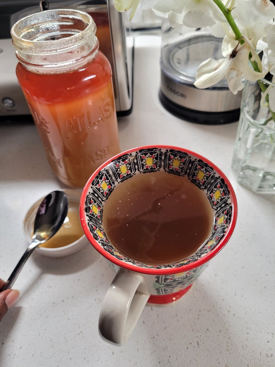 plantsoverppl's tweet photo. Late night tea time 🍵

Chamomile 
Lemon Balm
Orange Blossom
Fennel Seed
My Infused Raw Wildflower Honey https://t.co/DTtzkrkcMT