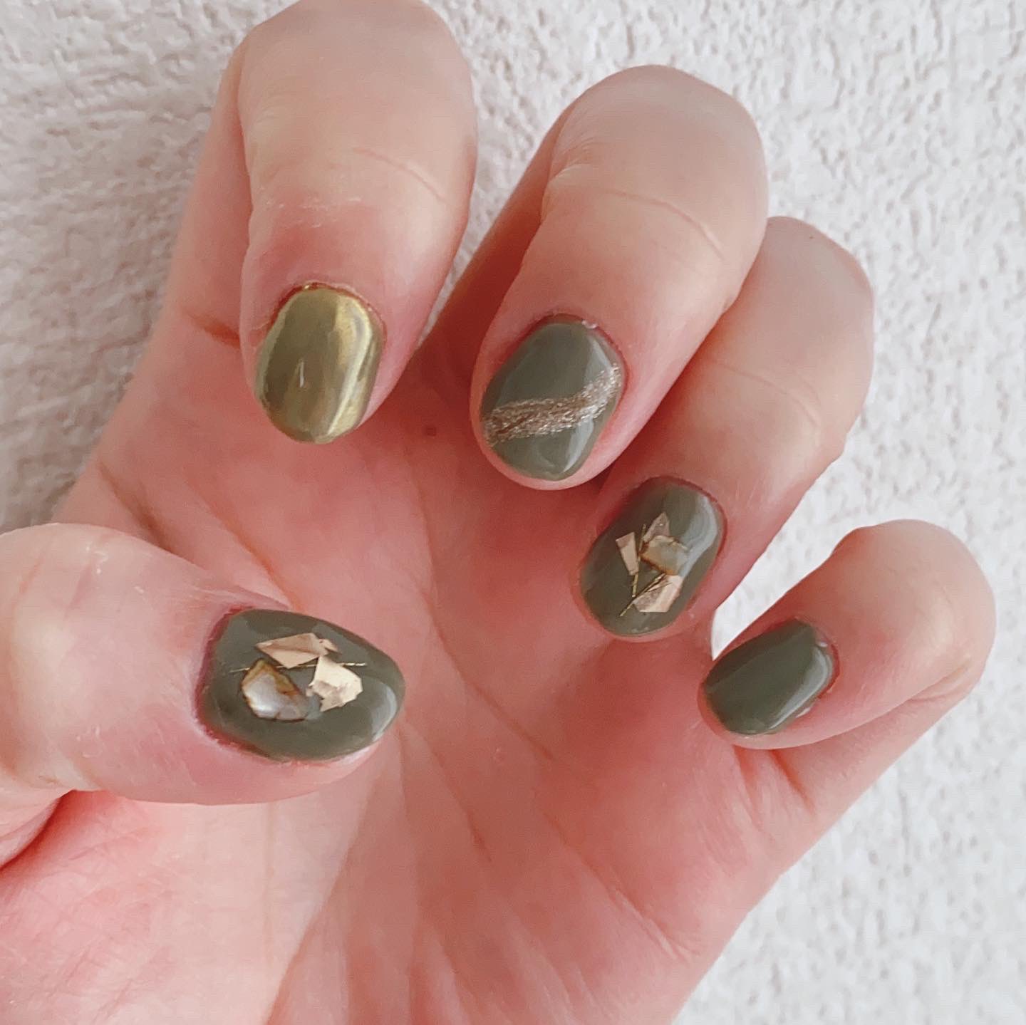 Kk Handmade21 マイネイル変えました １ヶ月以上何もせず折れたり折れたり 笑 今回はカーキにしました 可愛い ネイル ネイルチップ ネイルデザイン セルフネイル ネイルチップ販売 マイネイル 秋ネイル ミラーネイル カーキネイル