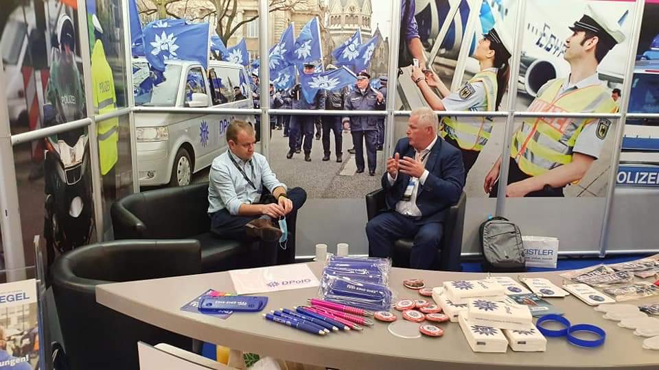 DPolGBund's tweet photo. Gute Gelegenheiten auf dem #EPK21 zu Pressestatements des #DPolG Vorsitzenden Rainer #Wendt zu aktuellen #Polizeithemen, (Hintergrund)Gesprächen und natürlich zur Kontaktpflege ... https://t.co/HQPVnbesTq