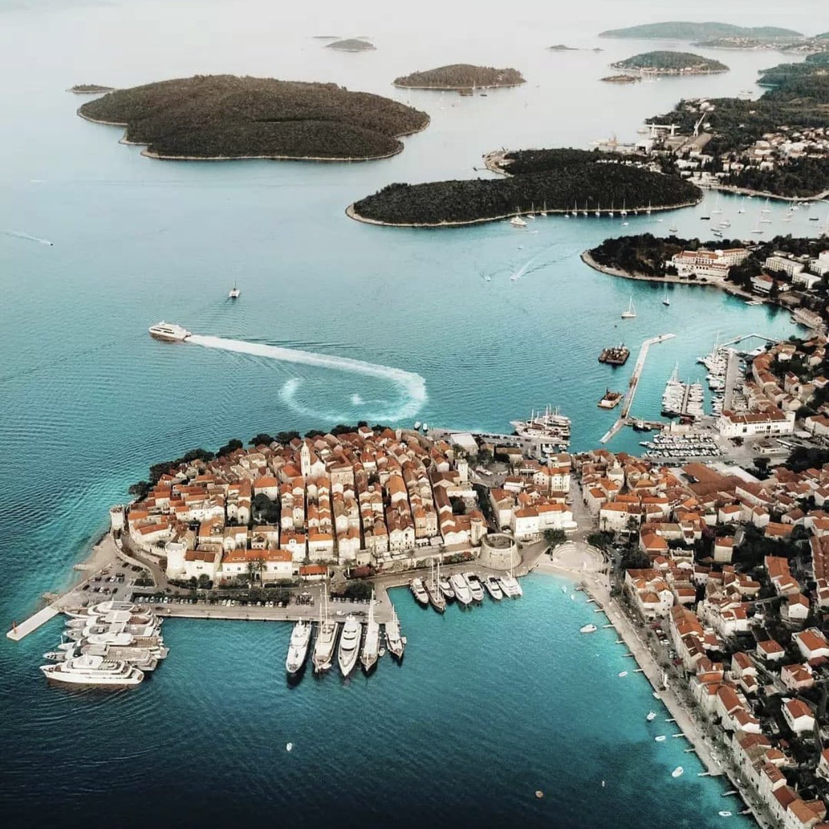 cyachtdelivery's tweet photo. you can talk over and discuss about taste, color and the right shape ; but you can’t argue over the best anchor spots on earth! we’ll get you there safe. #earth #beach #anchor #boat #yacht #boating #yachting #sailing #sailor #bay #island #harbour #chill #relax #holiday #travel https://t.co/QAHq2HJh9B