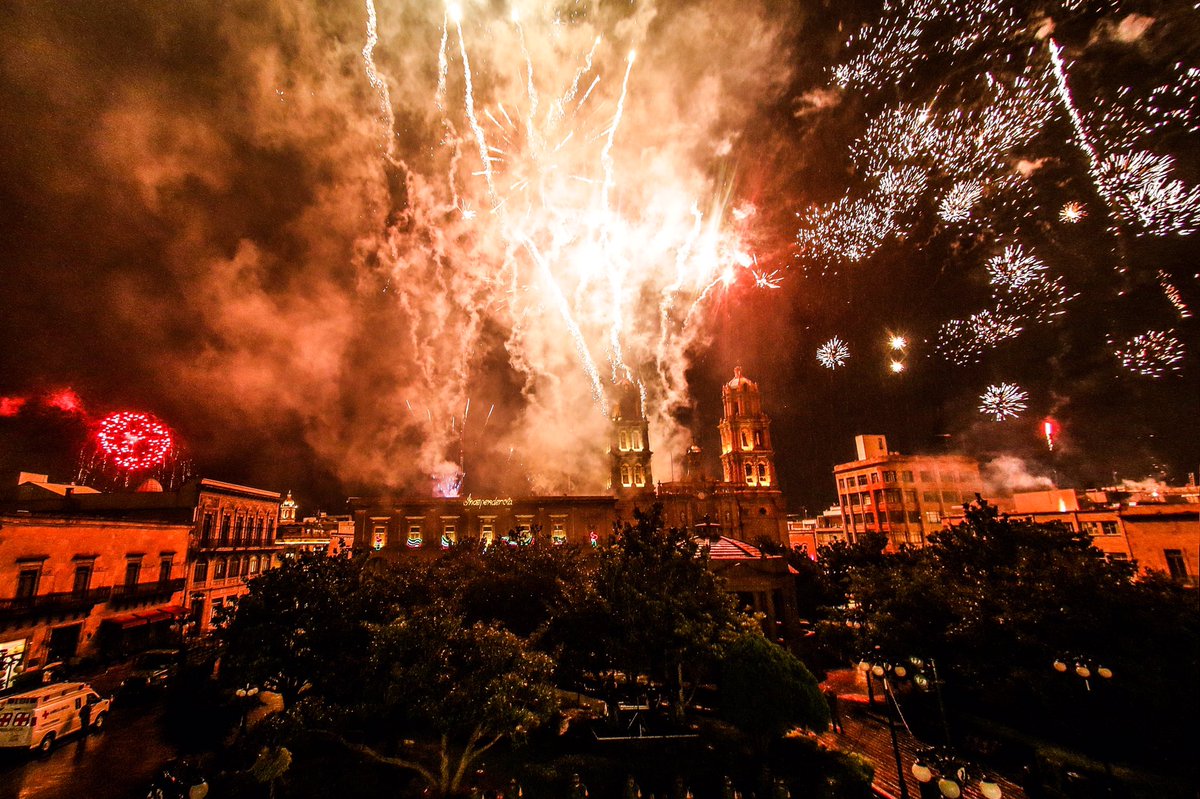 Con el gran orgullo de ser mexicanos,  conmemoramos el 211 Aniversario del inicio de nuestra Independencia. 
¡Viva México!
¡Viva San Luis Potosí!