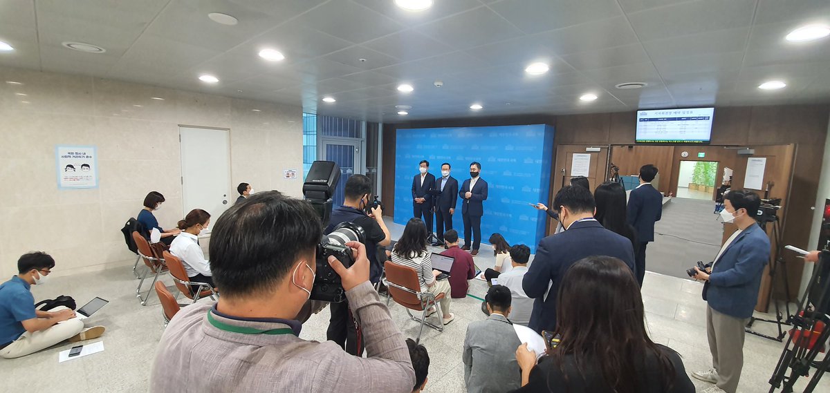 홍영표, 김종민, 신동근 
세분의 의원님들이 
이낙연 후보 지지를 선언했습니다. 
큰 힘이 됩니다!
많은 성원 부탁드립니다!!