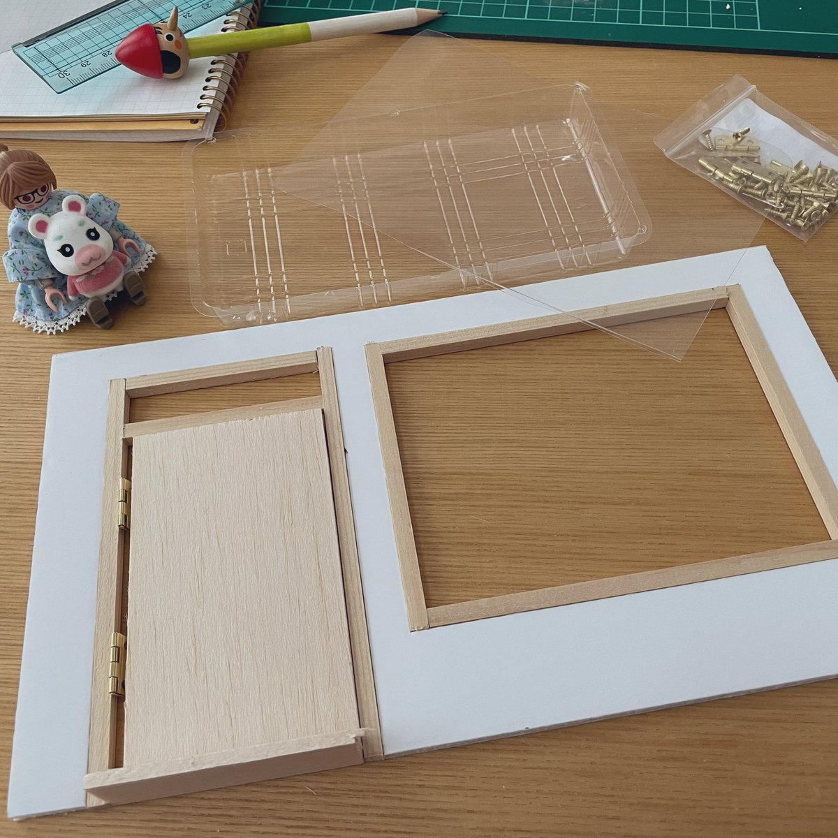 Kino わぁ オープン楽しみです 壁スチレンボートなんですね キッチリ作られているので てっきり木の板だと 糸のこぎり使ってるのかな とか勝手に考えてました バルサ材 カッターで切れるならドアとか作る時良いですね ホームセンター