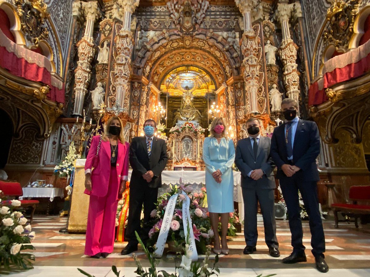 LuisGonzaGr's tweet photo. El Grupo Municipal del Partido Popular de Granada realizamos, con todo respeto y veneración, nuestra ofrenda floral a la Virgen de las Angustias, nuestra querida Patrona de la ciudad de Granada. https://t.co/AHOpfbI3go