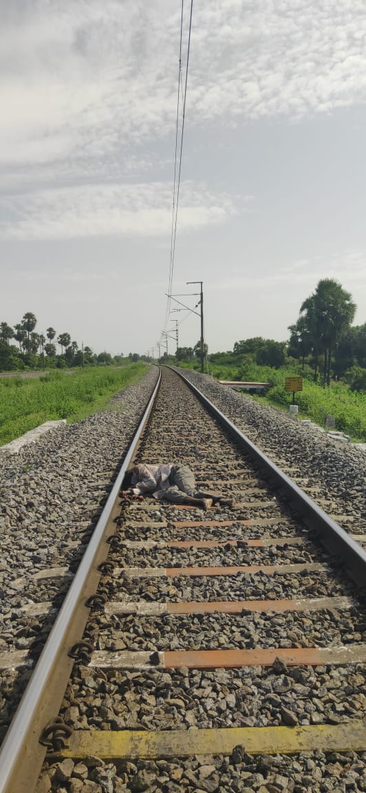 TelanganaDGP's tweet photo. #AttentionPlease : The accused of "Child Sexual Molestation and murder @ Singareni Colony, found  dead on the railway track, in the limits of #StationGhanpurPoliceStation.
Declared after the verification of identification marks on deceased body. https://t.co/qCPLG9dCCE