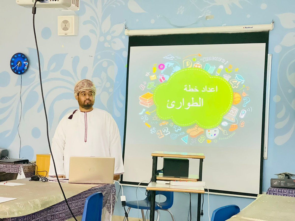 ورقة للأستاذ جابر الشكيلي بعنوان اعداد خطة الطوارئ وتناولت جوانب منها مفهوم خطة الطوارئ وآلية اعدادها وأنواعها.