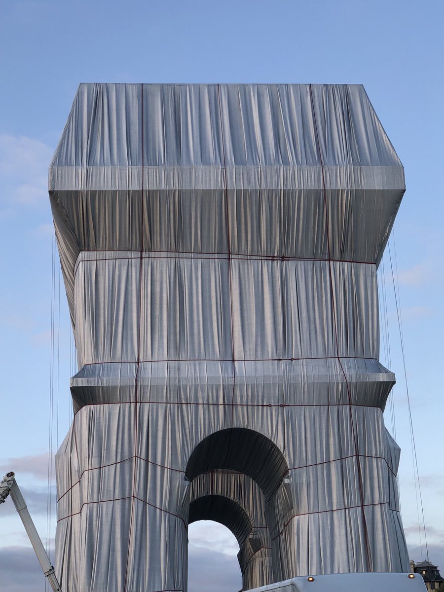 Les liens y sont. Le ciel est dégagé. Bonheur 😍 ⁦<a href="/ChristoandJC/">Christo and Jeanne-Claude</a>⁩ ⁦<a href="/ArcDeTriomphe/">Arc de triomphe</a>⁩ #christoparis