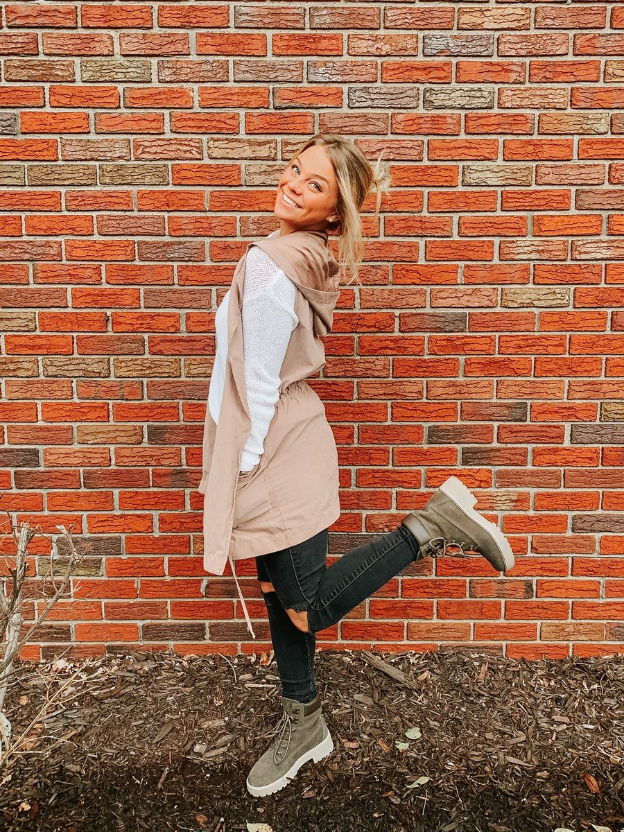 Hello fall🤍 
What’s your favorite fall activity?