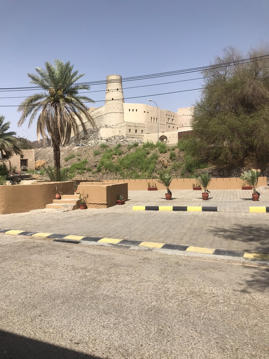 لاتفوتك زيارةسوق بهلاءالتراثي والاستمتاع بكوب قهوة من مقهى كدم  المقابل لقلعةبهلاءالتاريخية
 المكان الذي يأخذك إلى عالم آخر

Visit Bahla Heritage Market and enjoy a cup of coffee  at Kadm Café, located in the opposite of Bahla Fort
The place that will takes you to another world