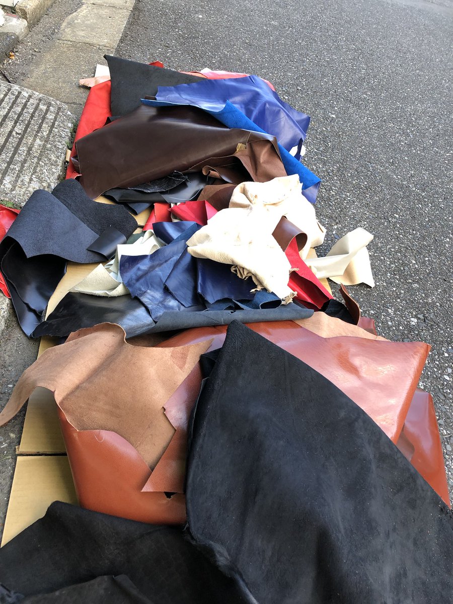 tate_shoes's tweet photo. 📢ハギレプレゼントのお知らせ📢

応募者が多そうなので抽選にいたします。

明日17日の22時まで。

応募条件
1.フォロー
2.リツイートもしくは引用リツイート
3.着払い&amp;ノークレームノーリターン

お店で売っているハギレと考えず練習する革と考えてください！

皆様のお役に立てれば嬉しいです。 https://t.co/4h4OldVPQm