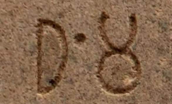 The Prakrit word 'Dha-ṃ-ma' (𑀥𑀁𑀫) in the Dhamma script, as inscribed by Ashoka in his Edicts. Topra Kalan pillar, now in New Delhi. India.😇
Jai Samrat Ashok Mahan 💐🙏