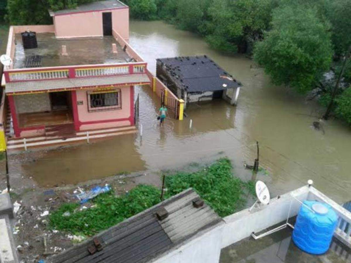 Bhubaneswar: Baitarani and Jalaka rivers in Odisha continue to swell after incessant rainfall in the state while several areas of Jajpur and Mayurbhanj district witnessed flood-like situation.

As perlatest information, Baitarani and Jalaka were  #floo

utkalupdates.com/trending/odish…