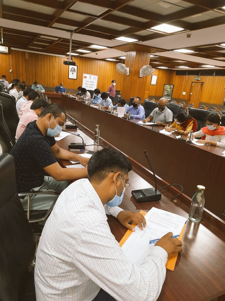 डाक विभाग में आज दिनांक 16 सितंबर, 2021 को ‘हिंदी व्याकरण ज्ञान प्रतियोगिता’ का आयोजन किया गया। इस प्रतियोगिता में कार्यालय के अधिकारियों एवं कर्मचारियों ने उत्साहपूर्वक भाग लिया।