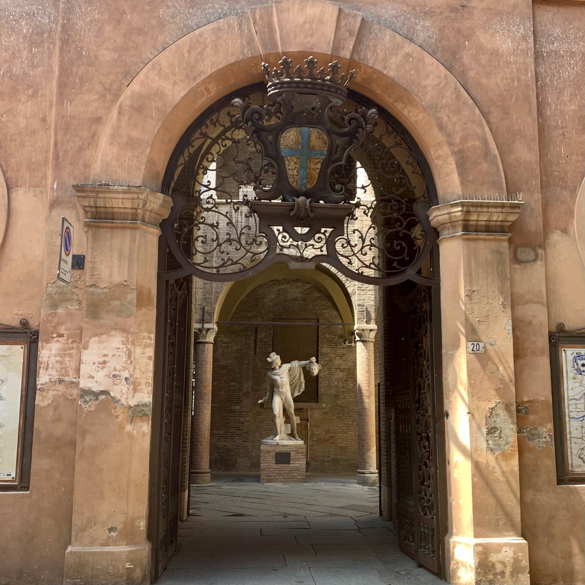 ValzeCook's tweet photo. #modena #modene #vinaigrebalsamique #acetobalsamico #italia #italy #italie #surleblog #ontheblog https://t.co/3imaaVbWuJ https://t.co/WTnmOcNu4M