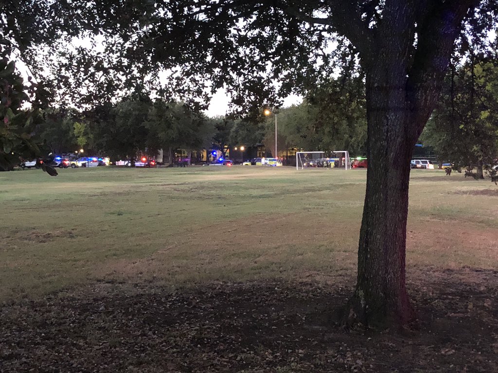 leslieallrich's tweet photo. Reports of shots fired at Staggerbrush and Monterey Oaks @cbsaustin https://t.co/m8zckwU3kg