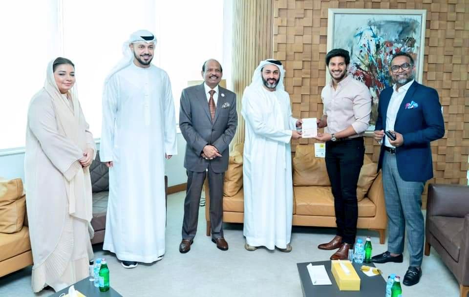 DulquerSalmanFC's tweet photo. Abu Dhabi Govt issues Golden Visa to @dulQuer 🤩🤍
#DulquerSalmaan https://t.co/0bq5MT5X9G