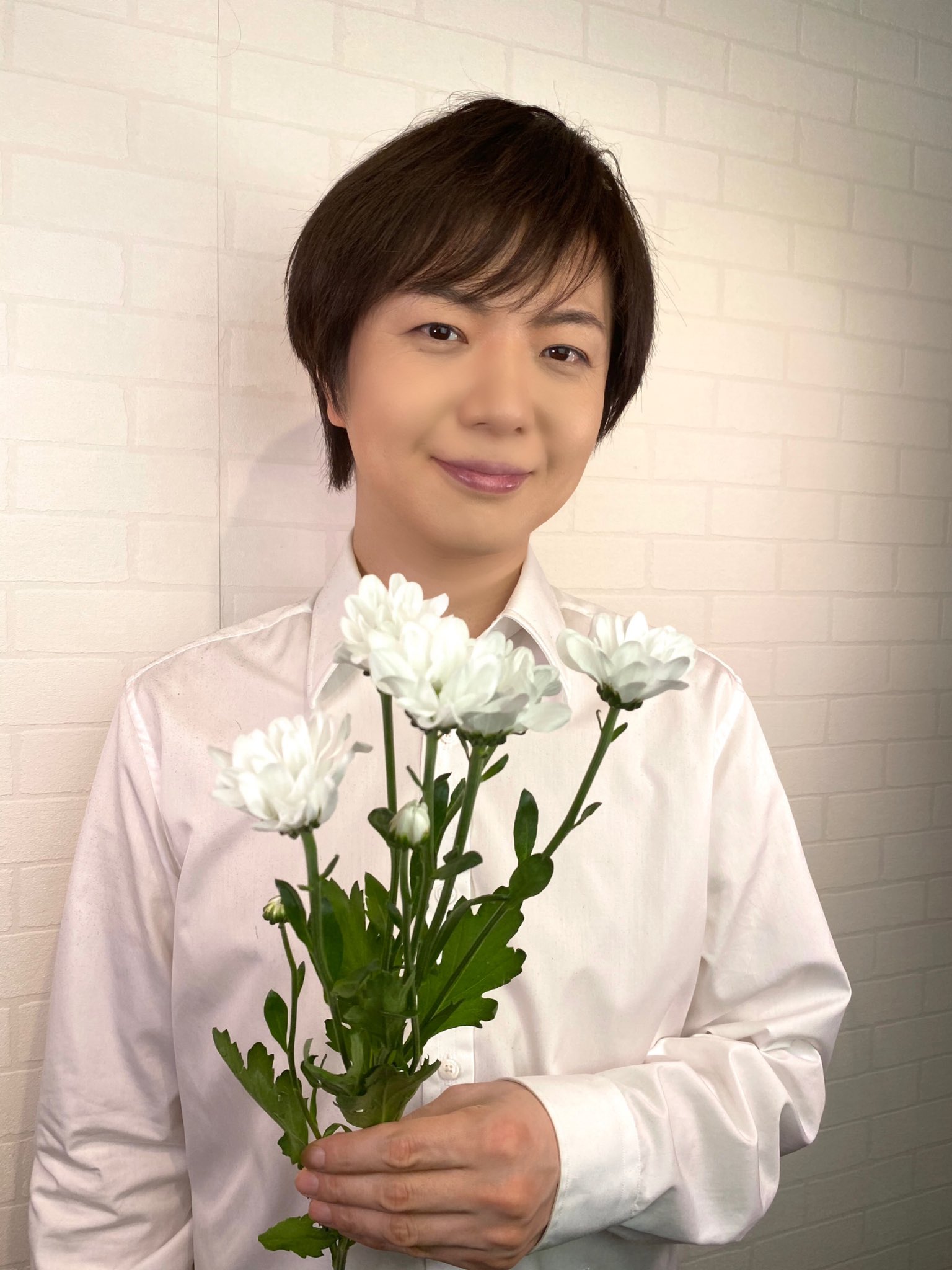 竹島宏スタッフ 公式 スプレー菊 花言葉は あなたを愛しています 白い菊の花は心を浄化 されるような心地よさ 花言葉は熱情的 皆さんへお届けします 今日も１日お疲れ様でした ひろネット 花便り 花言葉 花 花を贈ろう 花のある生活