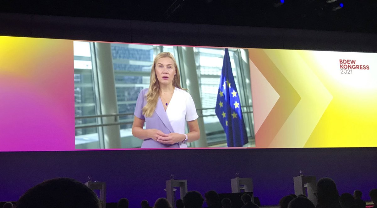 bdew_ev's tweet image. .@KadriSimson beschreibt in einem Grußwort beim #bdewk21 den Weg zur Erfüllung der europäischen #Klimaziele und die Rolle der #Energiewirtschaft. Wichtig dabei z.B. das Thema #Wasserstoff. #Fitfor55