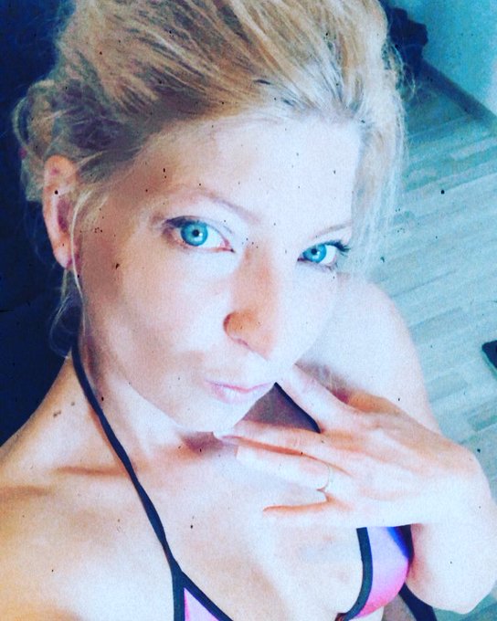 Ich w&uuml;nsche euch einen wundersch&ouml;nen Tag 😘 https://t.co/KpKJstlNx8<a href="/tag/dirtyblowjob"class="tags"><span>#dirtyblowjob</span></a>