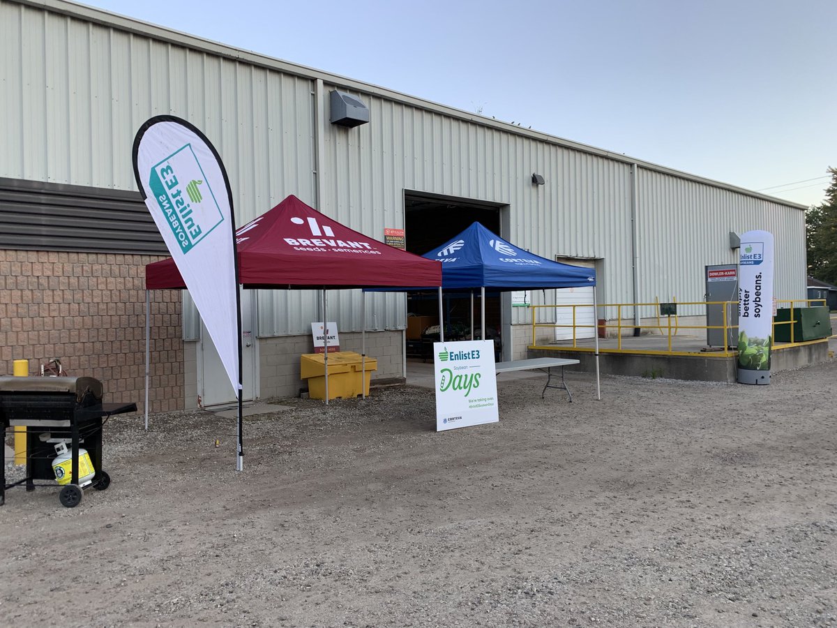 StennettBryan's tweet photo. Early morning setup for our #EnlistE3SoybeanDays ⁦@corteva⁩ ⁦@SylviteAg⁩. Gonna be a great day! https://t.co/n2EaQzP1AZ