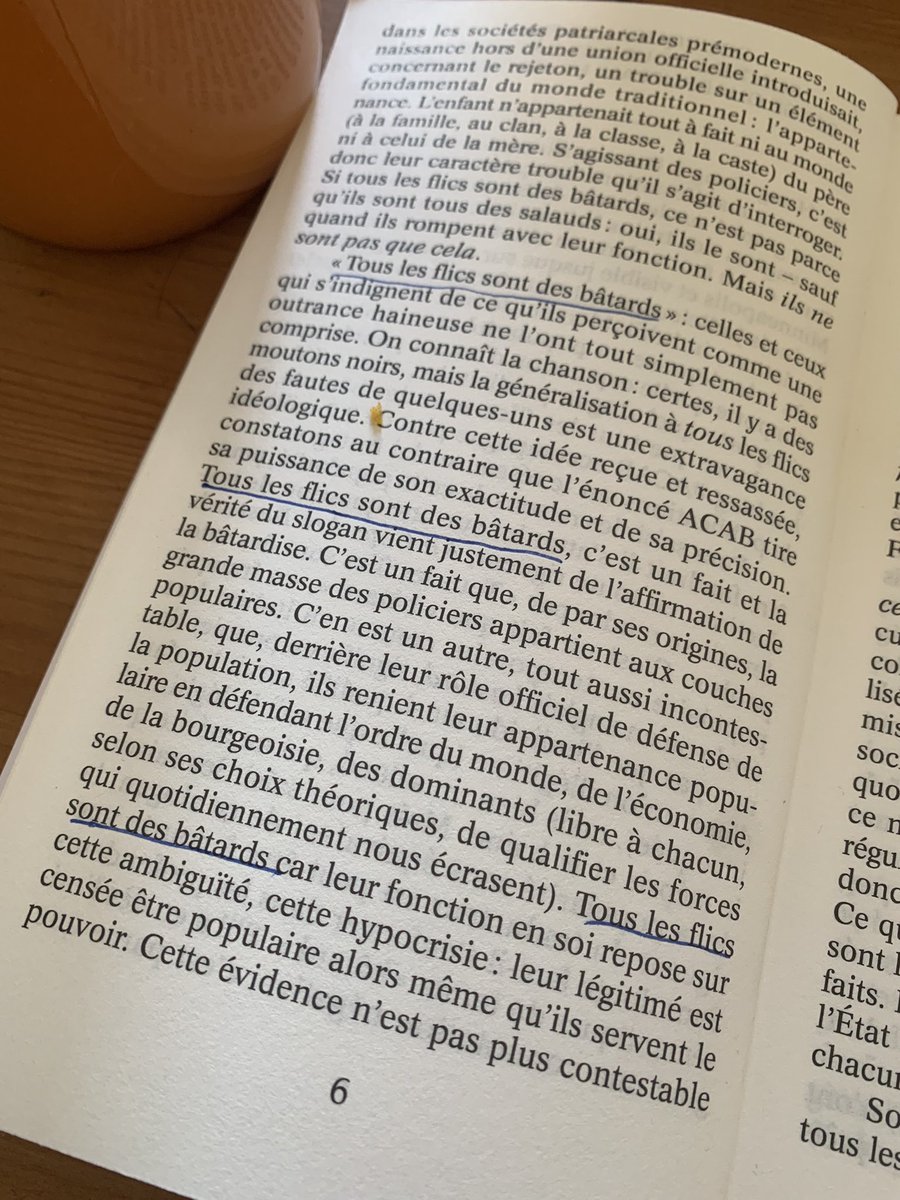 lundimat1's tweet photo. Quand on voit le cinoche que font certains pour un smoothie et un slogan à la fête de l’huma, il faut s’attendre à une épidémie d’AVC quand ils découvriront le prochain livre des @EDivergences
#smoothiegate #sosomaness #acab https://t.co/9sIssMDYNu