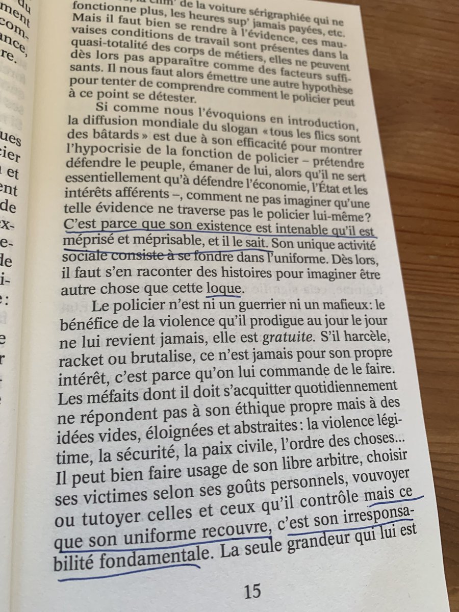 lundimat1's tweet photo. Quand on voit le cinoche que font certains pour un smoothie et un slogan à la fête de l’huma, il faut s’attendre à une épidémie d’AVC quand ils découvriront le prochain livre des @EDivergences
#smoothiegate #sosomaness #acab https://t.co/9sIssMDYNu