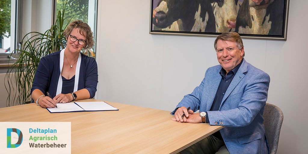 🤝| ‘De ondertekening geeft ons de verantwoordelijkheid om ook in de toekomst gezamenlijk naar oplossingen te blijven zoeken.’ In dit dubbelinterview lichten <a href="/LTONederland/">LTO Nederland</a> en <a href="/Het_Kadaster/">Het Kadaster</a> toe waarom ze samenwerken in het DAW. Benieuwd? 👇agrarischwaterbeheer.nl/nieuws/samenwe…