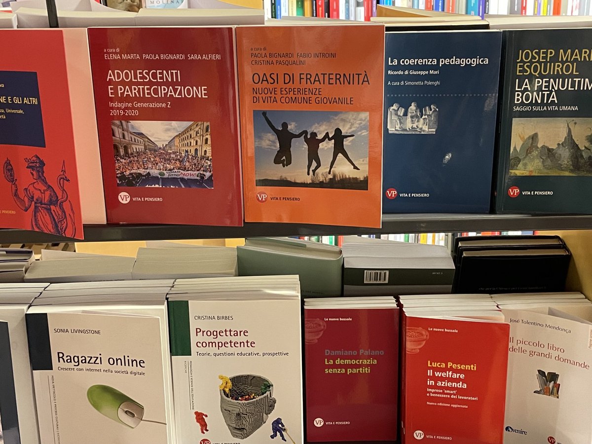 CriPasqualini's tweet image. Esterni e interni della libreria Vita e Pensiero all’insegna della fraternità… ⁦@vitaepensiero⁩ ⁦@fabiointroini⁩ ⁦@RapportoGiovani⁩ ⁦@FomMilano⁩