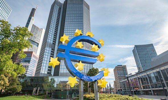 expat_help's tweet photo. #FintechNews - Looking for another reason to move to #Amsterdam , The Netherlands as #Expats? What about being in the middle of the European well-establish financial centre -#fintech? 
https://t.co/vDRWoevFVp https://t.co/jhCY4vQE53