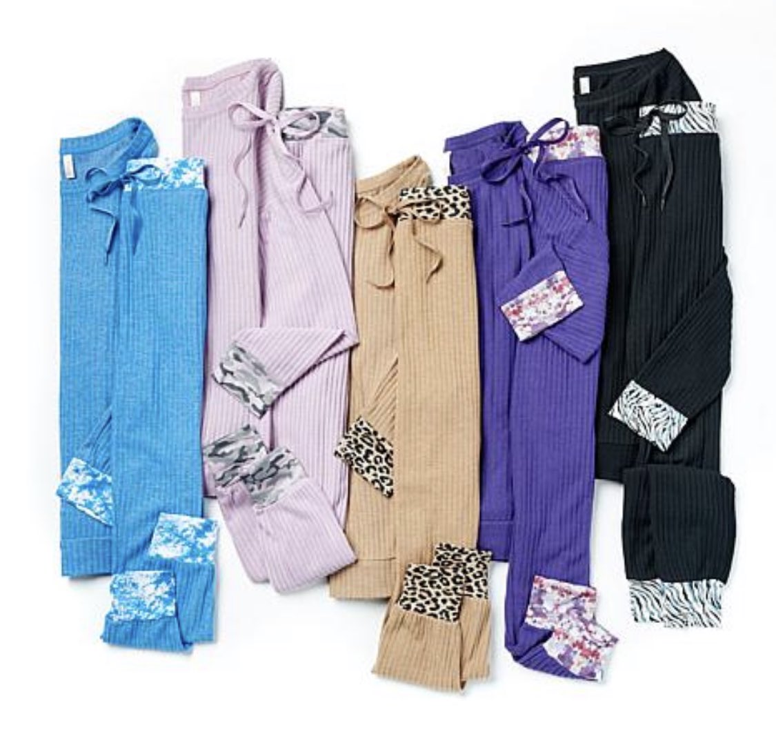 RhondaShear's tweet photo. What’s your favorite color? Back at 8 &amp; 9 with my NEW loungewear on @HSN Join me for #obsessedwithstyle #hsn #goodmorning #colorfulloungewear #plussizeloungewear https://t.co/hzfpupfHq6