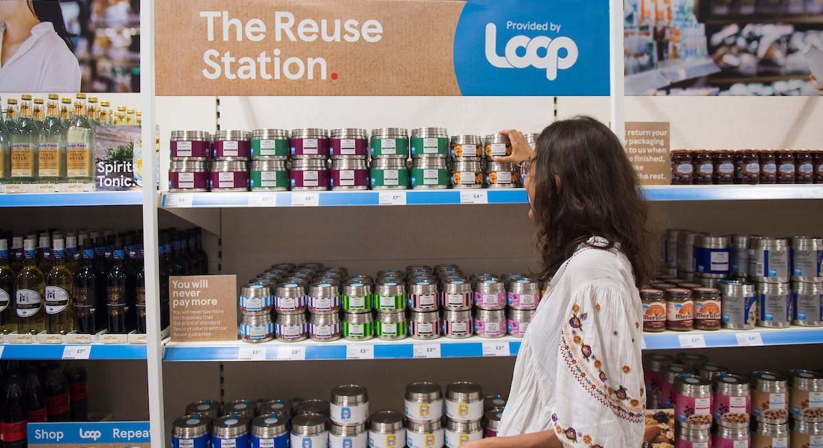 PackTrend's tweet image. Recyclable is great, resusable is often even better. Now #Loop is introducing the concept of reusable packaging also in #Tesco stores! In the 10 trial stores a deposit is attached to the item which is returned when the empty pack is returned. 88 products from the leading brands.