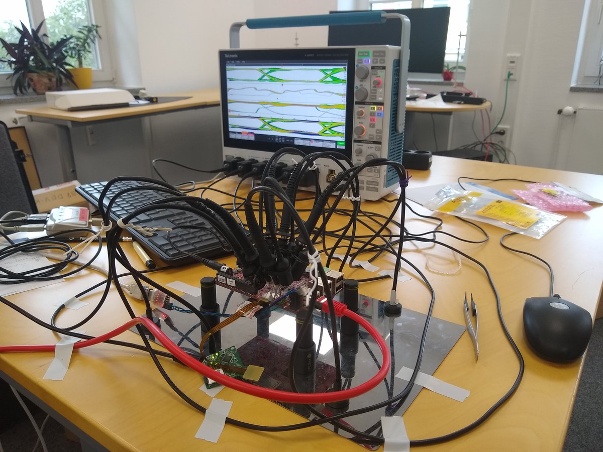 SchwebelR's tweet image. @Pengutronix #TechWeek leaks: Jürgen, analyzing some of the rare embedded linux boards the @AutomationLinux USB-SD-Mux has problems with...
