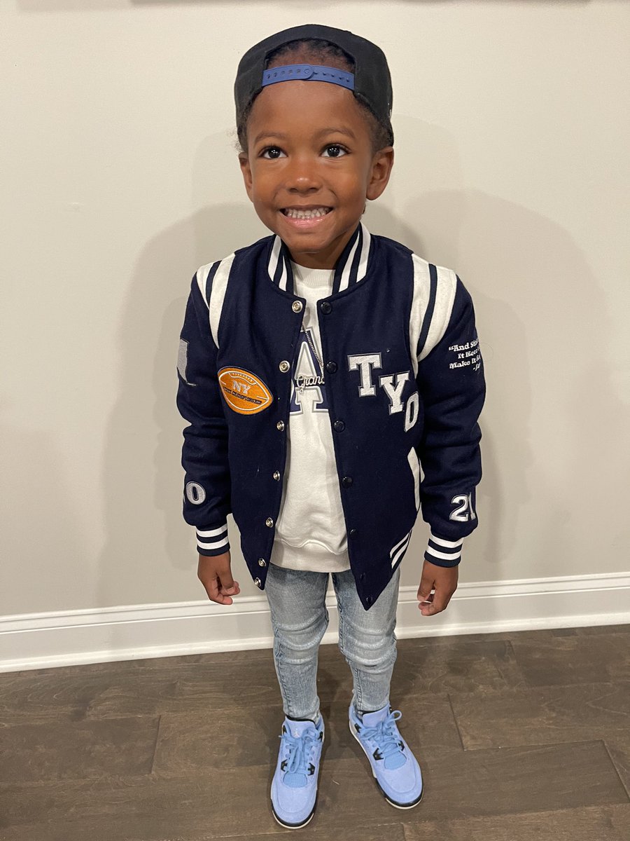 BeezyyTatted's tweet photo. Good morning from my mini 💎 off 2 school. https://t.co/LVW3mWJy4a