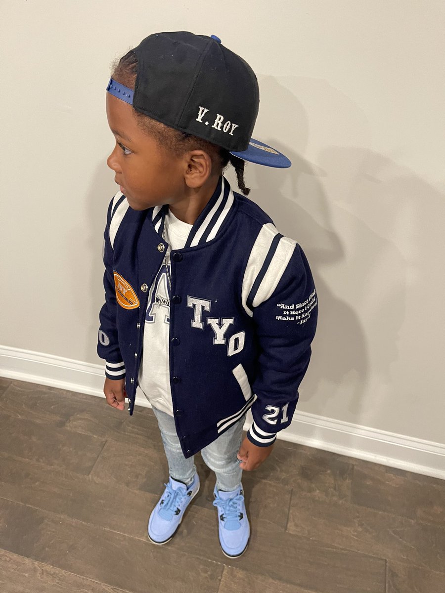 BeezyyTatted's tweet photo. Good morning from my mini 💎 off 2 school. https://t.co/LVW3mWJy4a