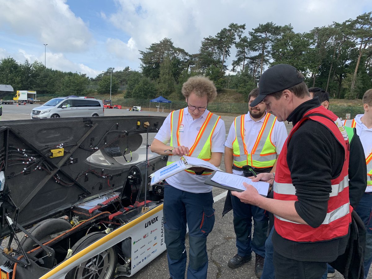 The @Covestro Sonnenwagen gets scrutinized by the officials. 

#iESC2021 #sonnenwagen #pushingboundaries