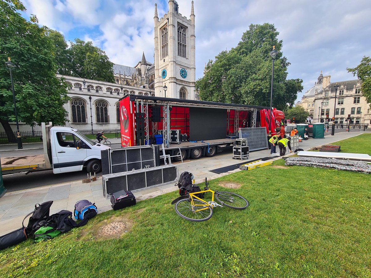 We have arrived at Parliament Square and so has our STAGE. Work is underway to bring you the BIGGEST #LeaseholdersTogether Rally today at 1pm !! @EOCS_Official @LKPleasehold