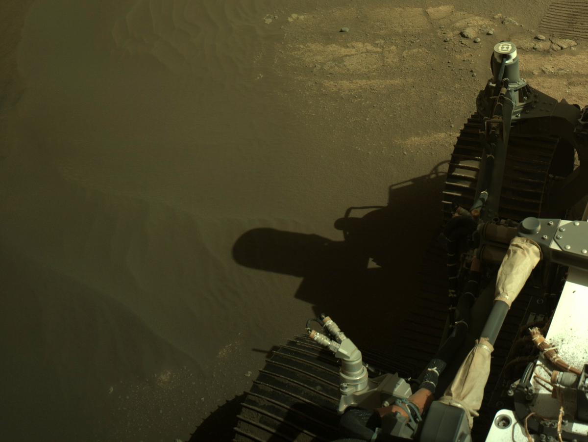 MarsMissionImgs's tweet photo. #PerseveranceRover image taken on #Sol202 at 2:29:06.905 PM with #Navcam #Mars #NASA #Space https://t.co/PTePy5Lbjk