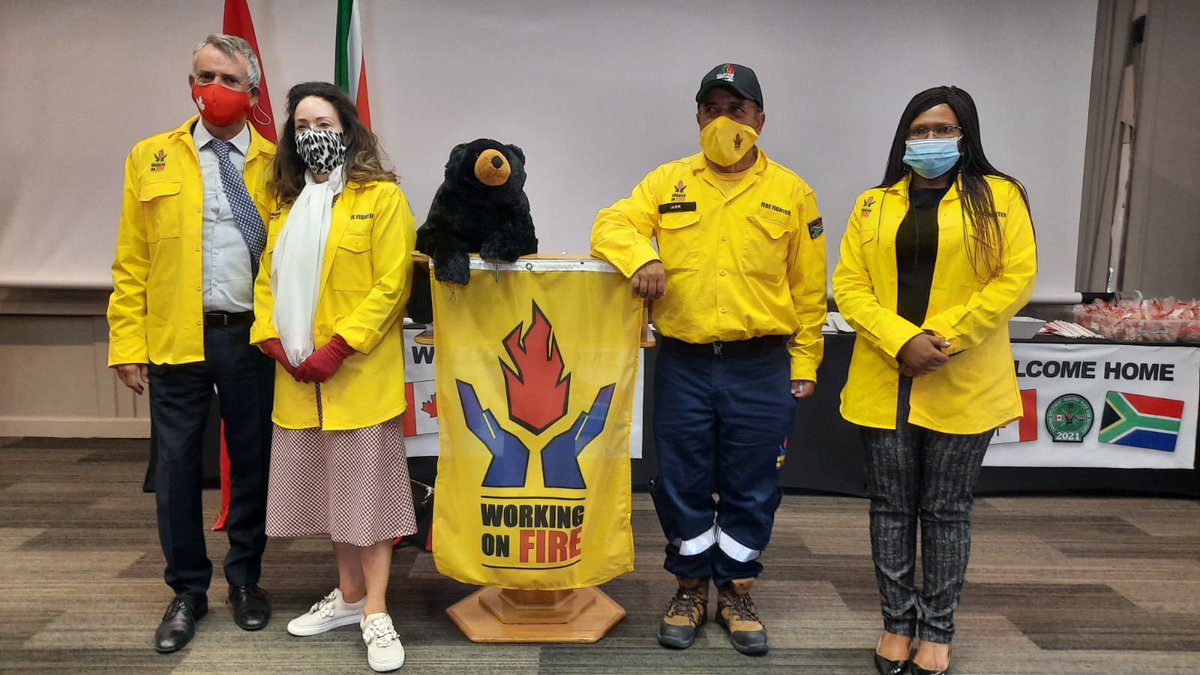 wo_fire's tweet photo. π¨π¦Canadian High Commissioner & his wife | team mascotπ»| WOF MD | DFFE Representative pose for a photo after successful welcoming ceremony.
#CanadaFires #WOFCanDeploy #mbfire #WOFinCanada @environmentza @CBCManitoba @MBGov
@SABCNews @eNCA @IOL @CanHCZA @SouthAfricanHC @CIFFC https://t.co/GEDqo19poR
