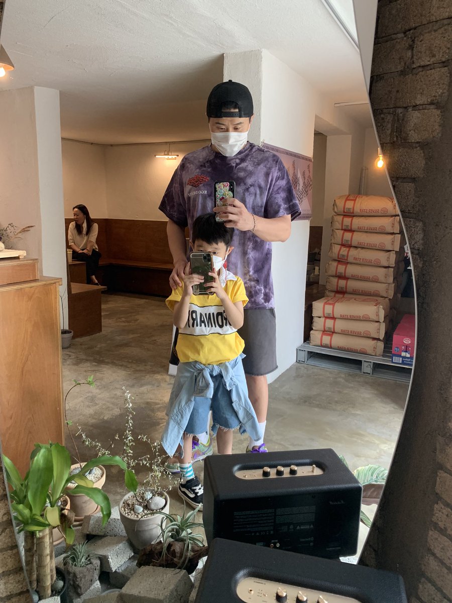 sukyoon's tweet photo. 아빠 닮았네👨‍👦 https://t.co/LTQ9LnNgpS