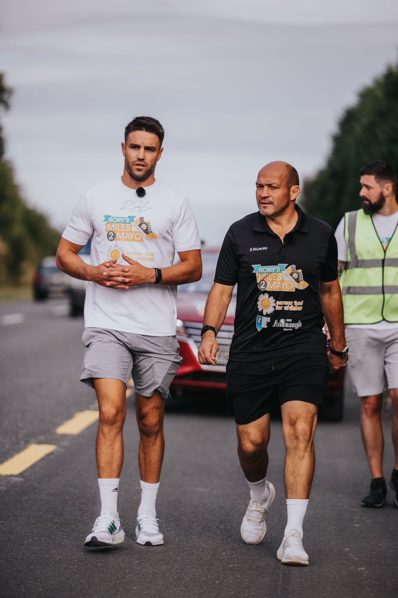 RoryBest2's tweet photo. Well it’s the final day of #RorysMiles2Mayo! What an incredible 9 days it has been. The support we have received has been amazing. Massive thanks to Conor Murray, Con &amp; Aaron Doherty &amp; @connachtrugby for joining me on the penultimate day of my walk. See you in Cong 👊 https://t.co/FNCO8VAidB