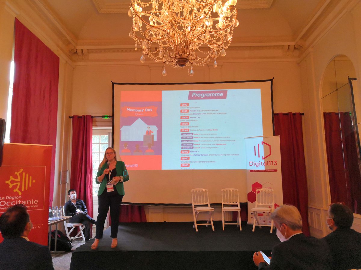 [Members' Day] <a href="/Am_Leclercq/">Am_Leclercq</a> monte sur scène et nous rappelle le programme riche de cette journée et la joie que la dream team de Digital 113 a de vous retrouver enfin ❤️