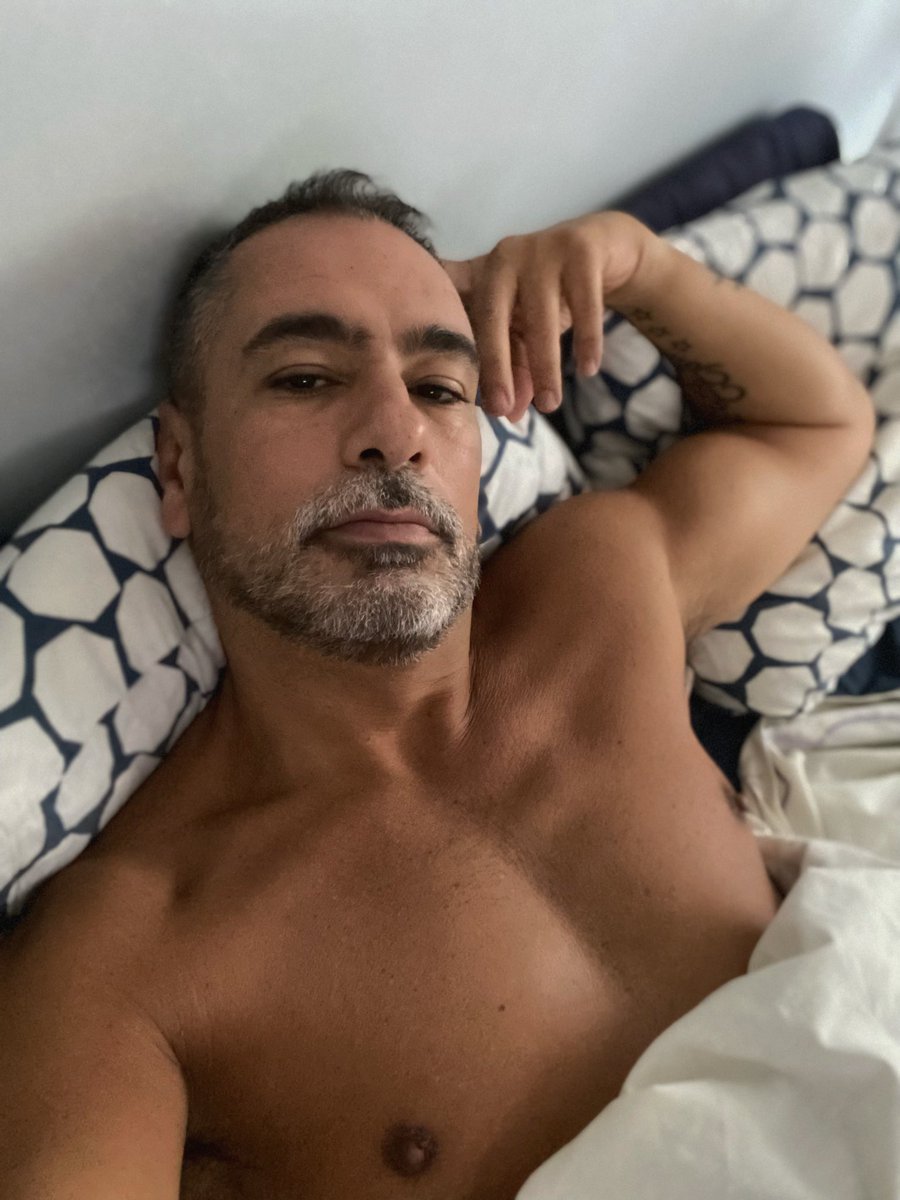 KayKayGranCanar's tweet photo. Hoy paso de levantarme….ah, que tengo que trabajar 🤮🤮🤮 https://t.co/nsGCZySrY1