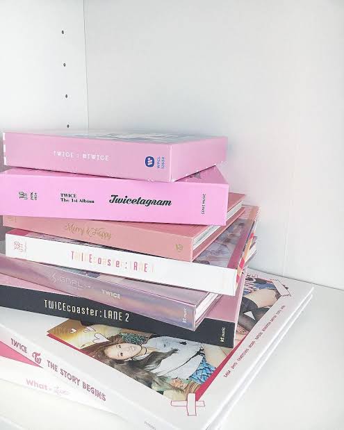 ALBUM OF YOUR CHOICE GIVEAWAY (UNSEALED) 🍰

• follow <a href="/Soloot_NFT/">Soloot ◎</a> + rt like this tweet (bit.ly/3hADPio)
• retweet + reply desire album 
• mbfm 

ends later
🌏 SF c/o winner
(ctto photo)