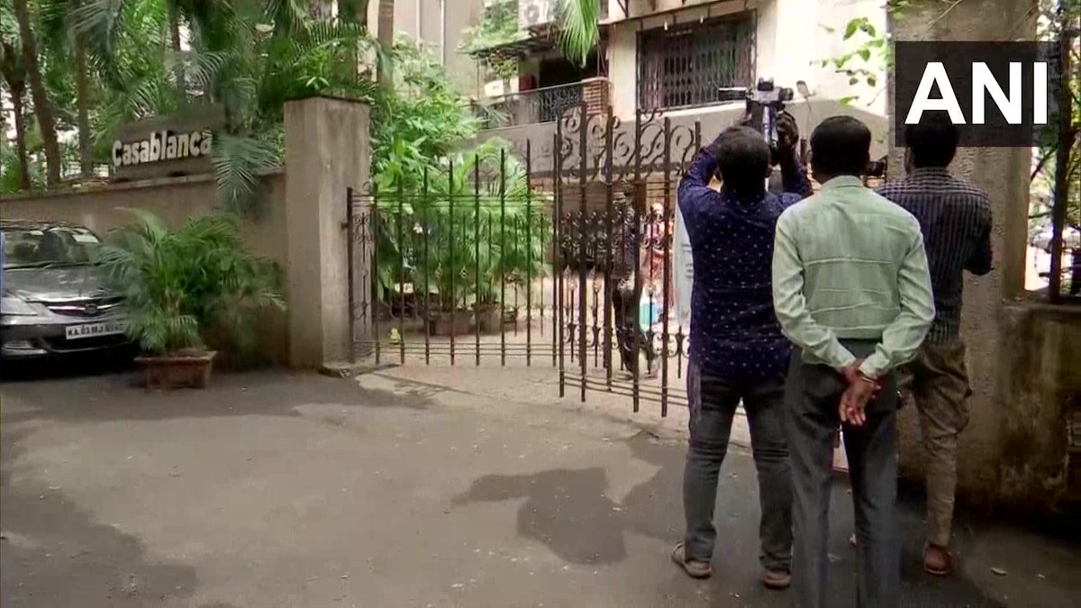 EconomicTimes's tweet photo. #NewsAlert: Income Tax survey underway at actor #SonuSood's residence. Visuals from outside his building in Mumbai (ANI) https://t.co/CJ0yqoqMid