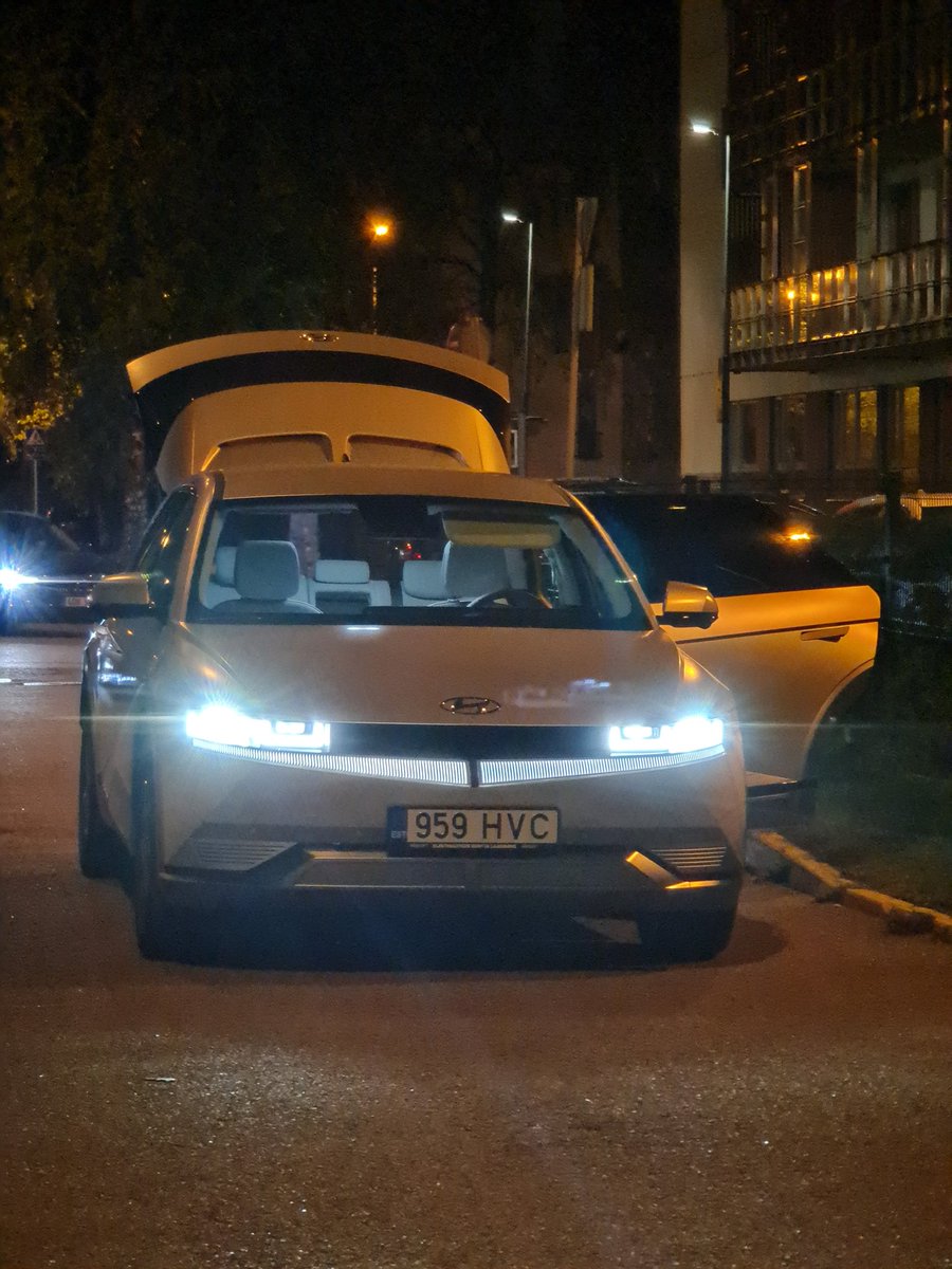 cempstar's tweet photo. Mitte midagi uut. 19. saj. kespaigas olid enamus motoriseetud sõidukid särtsu, mitte korjus-energia põhised. NB! sõiduk pildil on illustratsioon ja ei kuulu mulle. https://t.co/eWA5fl6E5z