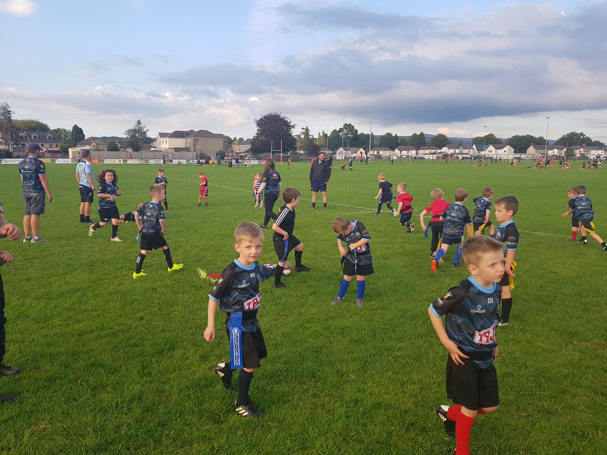 Dyffrynamanpe's tweet photo. Another successful CPD last night for Mr Dafis, as he helped the U7/U8 coaches with developing games for tag rugby, with over 30 children improving their evasion, catching, passing and communication skills.
#bettercoachesbetterplayers #modifiedgames #funinthesun @Ammanford_Rugby https://t.co/rkrc2oUXKH